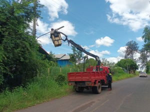ซ่อมแซมไฟฟ้าส่องสว่างให้กับประชาชนในพื้นที่เทศบาลเมืองเทพวงศา