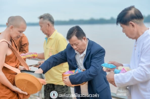 พิธีทำบุญตักบาตรเทโวโรหณะ  เนื่องในวันออกพรรษา ประจำปี 2568