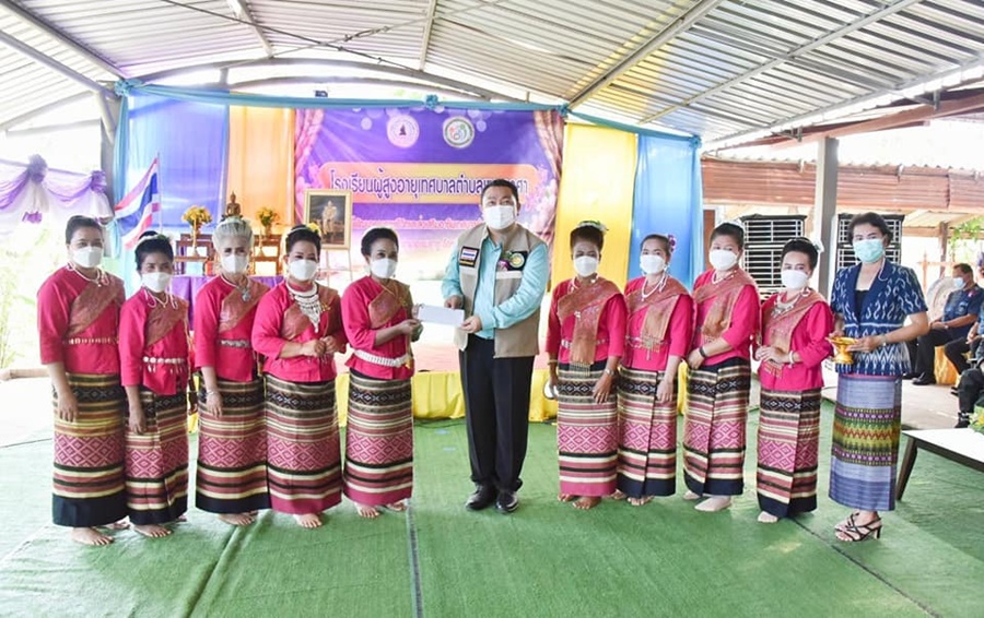 พิธีมอบ&quot; วุฒิบัตรนักเรียนโรงเรียนผู้สูงอายุเทศบาลตำบลเทพวงศา&quot; รุ่นที่ 4 / 2562 จำนวน 40 คน และจัดพิธีเปิดโรงเรียนผู้สูงอายุ รุ่นที่ 5 จำนวน 40 คน ภายในคราวเดียวกัน