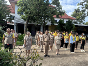 กิจกรรมเข้าแถวเคารพธงชาติ ณ บริเวณหน้าเสาธง สำนักงานเทศบาลเมืองเทพวงศา ประจำวันจันทร์ที่ 20 ตุลาคม พ.ศ. 2568