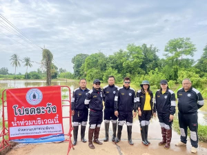 ลงพื้นที่สำรวจระดับน้ำในหมู่บ้านที่มีความเสี่ยงในการเกิดอุทกภัย